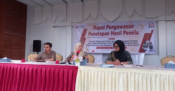 Ketua Bawaslu Pasaman, Rini Juita
